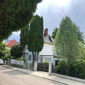 Idyllische Penthouse-wohnung In Super Lage Apartment München