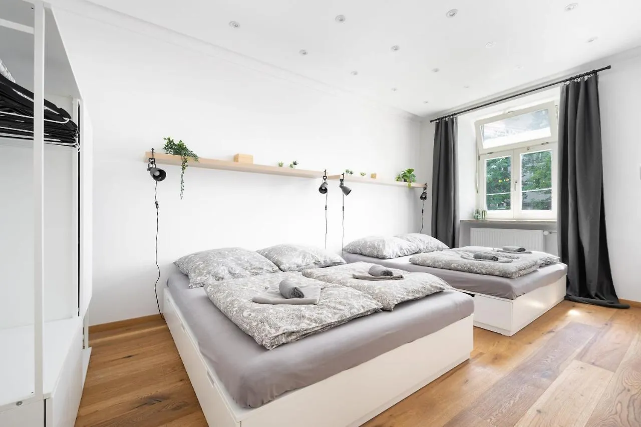 Wiesen Living - Apartment For Up To Twelve People München
