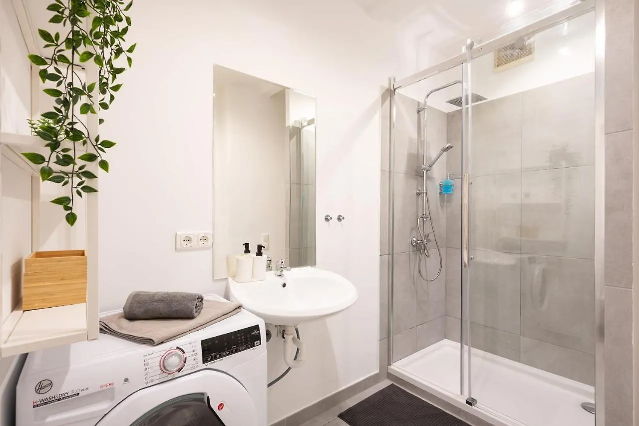 Wiesen Living - Apartment For Up To Twelve People Munich